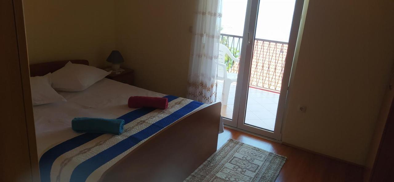 אומיס Apartments Ivka מראה חיצוני תמונה
