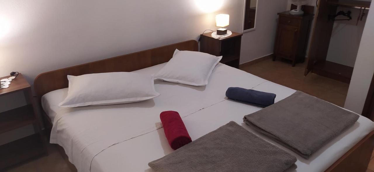 אומיס Apartments Ivka מראה חיצוני תמונה