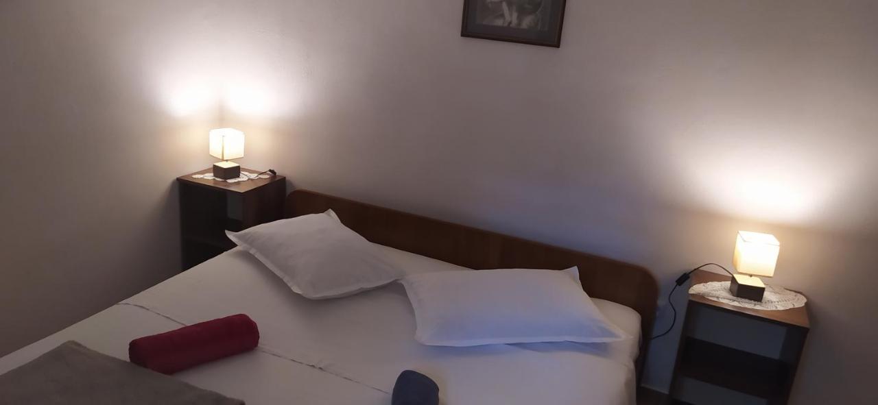 אומיס Apartments Ivka מראה חיצוני תמונה