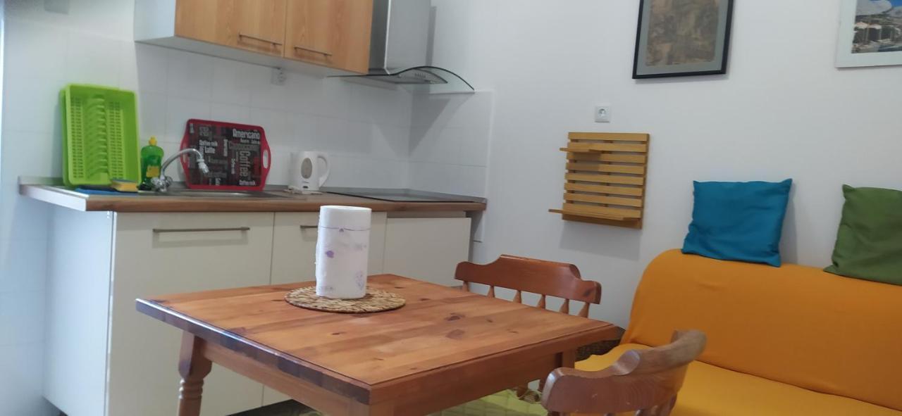 אומיס Apartments Ivka מראה חיצוני תמונה