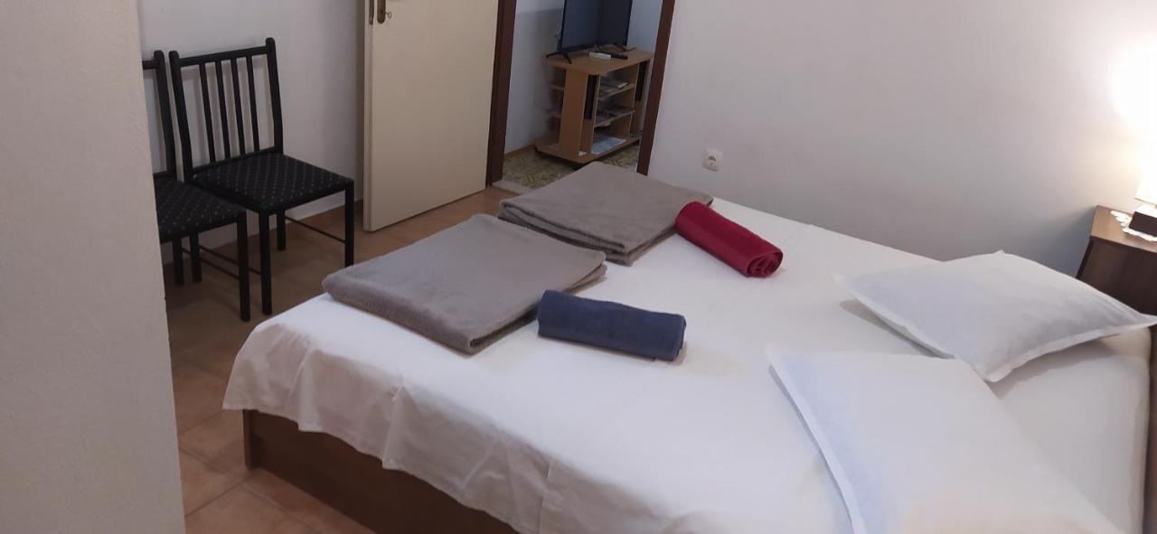 אומיס Apartments Ivka מראה חיצוני תמונה