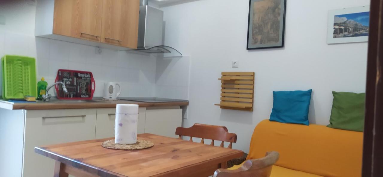 אומיס Apartments Ivka מראה חיצוני תמונה