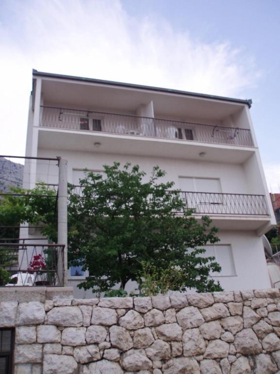 אומיס Apartments Ivka מראה חיצוני תמונה