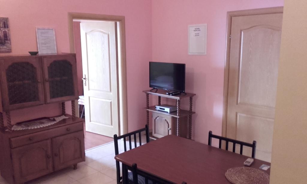 אומיס Apartments Ivka מראה חיצוני תמונה