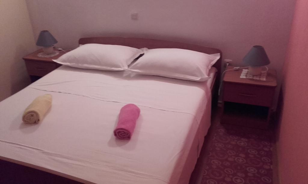 אומיס Apartments Ivka מראה חיצוני תמונה