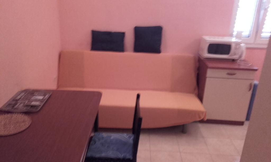 אומיס Apartments Ivka מראה חיצוני תמונה