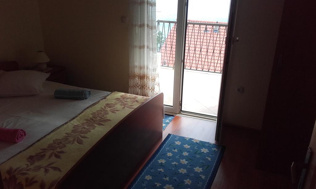 אומיס Apartments Ivka מראה חיצוני תמונה