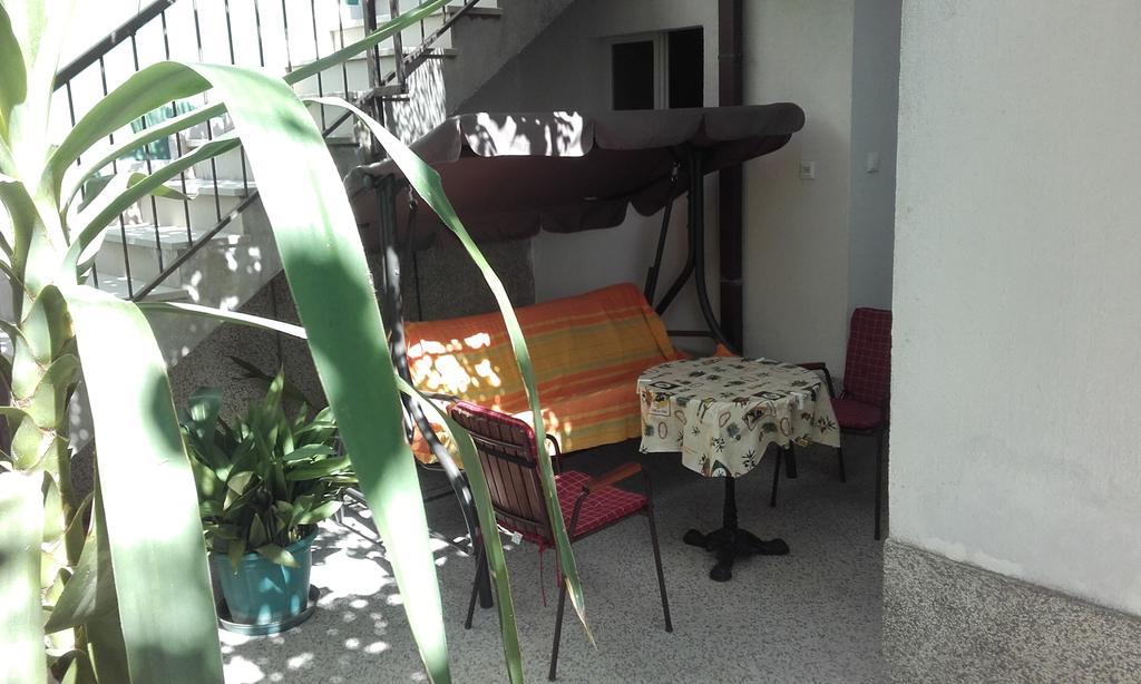 אומיס Apartments Ivka מראה חיצוני תמונה