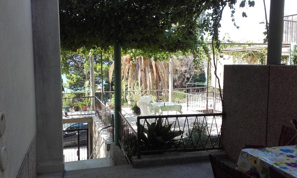 אומיס Apartments Ivka מראה חיצוני תמונה
