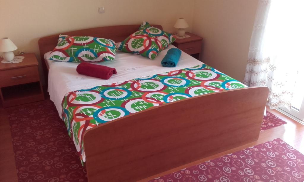 אומיס Apartments Ivka מראה חיצוני תמונה