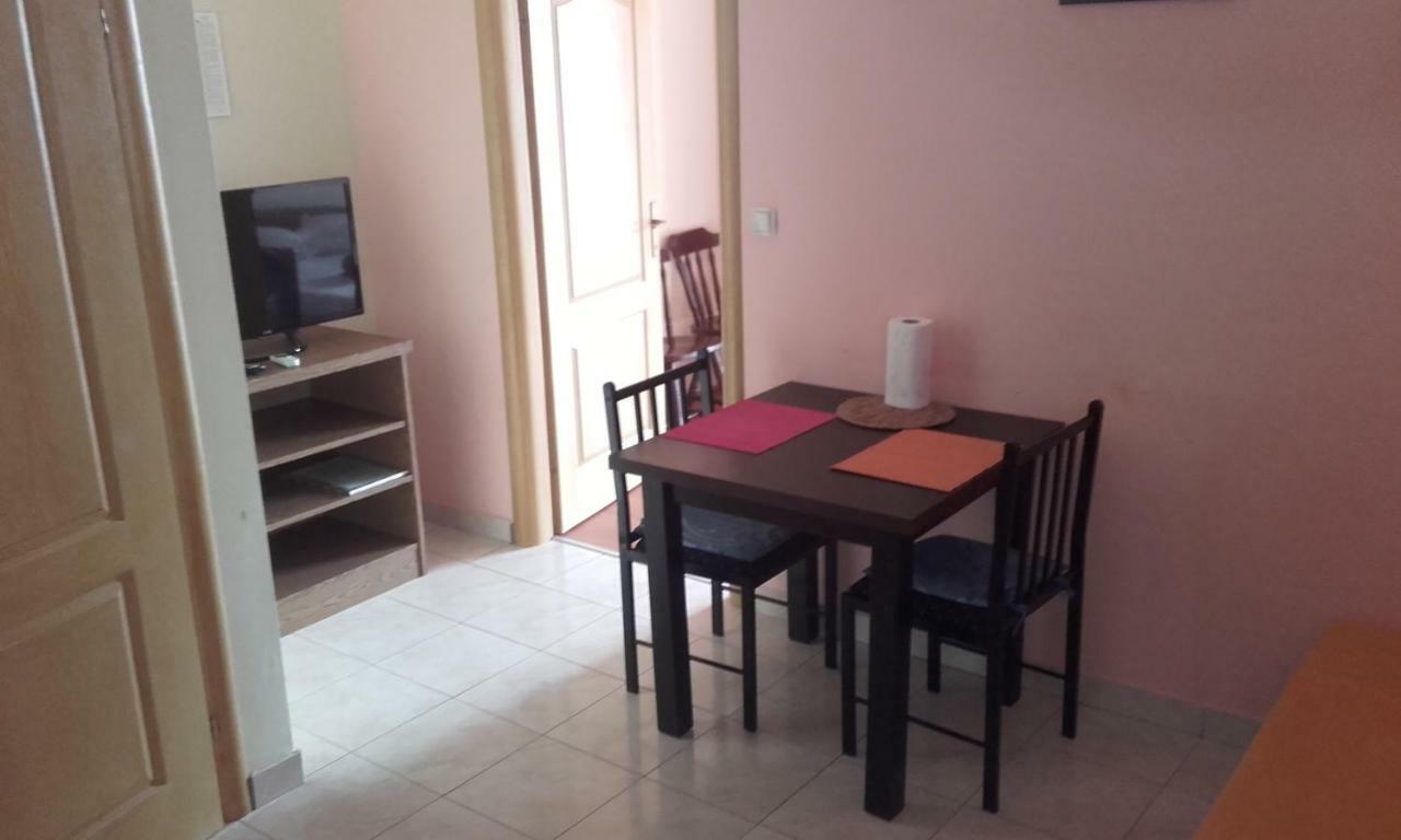אומיס Apartments Ivka מראה חיצוני תמונה